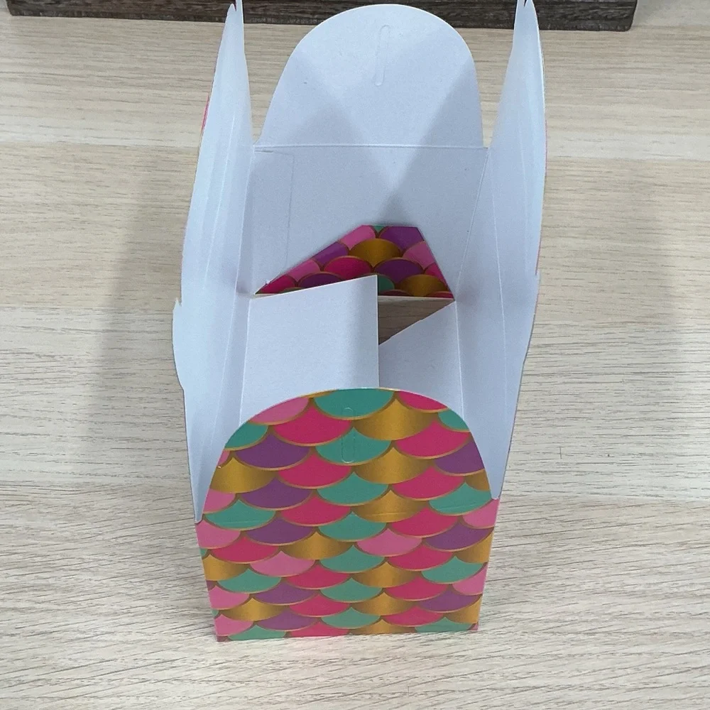 Vibrant Scallop Pattern Favor Box